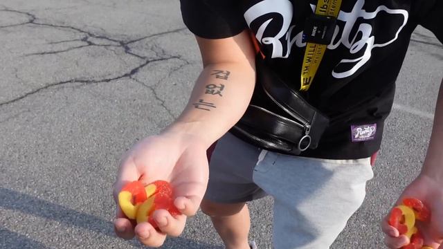 Eating 4000 MG of Dope as Yolas Edibles Challenge! смотреть онлайн