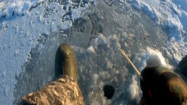 Первый лёд на мотыля смотреть онлайн