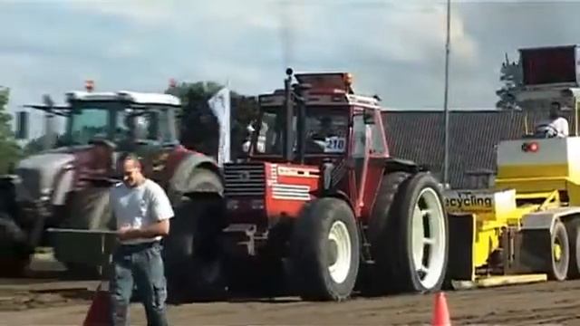 Tractorpulling Fiat 180 90 7500kg Standaard TPmoviechannel смотреть онлайн