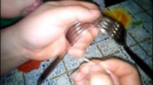 Опыт на равновесие. Две вилки и спичка / Focus Flying forks