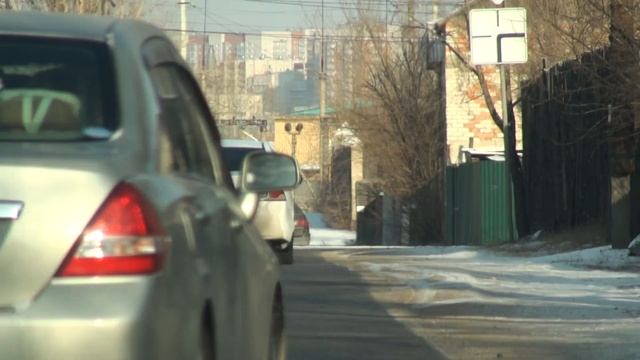 Надо ли включать правый поворотник, когда ты едешь по главной направо? смотреть онлайн