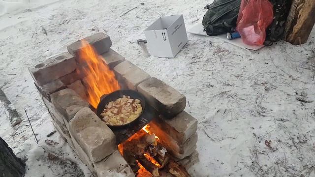 Картошка с салом на костре Переделали скамейки смотреть онлайн