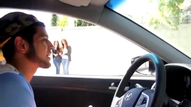 Вот как надо цеплять девок смотреть онлайн