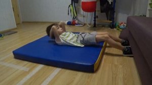 Качаем пресс у детей, ребенку. Упражнения. Жуков Артемий 200 раз