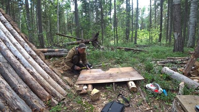 ПОСТРОИЛ ОГРОМНЫЙ ШАЛАШ В ЛЕСУ, ОБУСТРОЙСТВА ЛЕСНОЙ ХИЖИНЫ смотреть онлайн