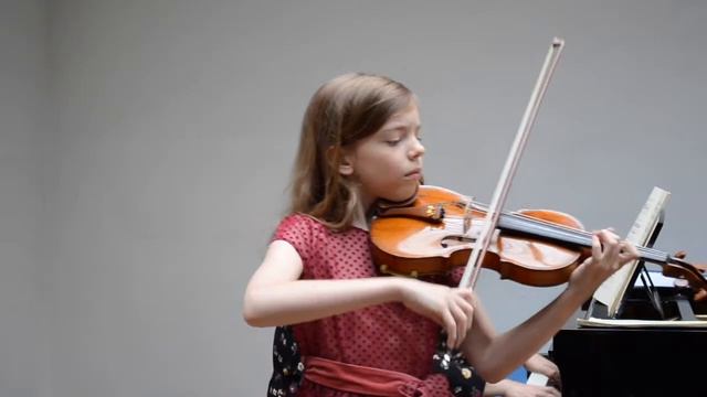 Ilva Eigus (9) performs Adagio K261 by W.A.Mozart смотреть онлайн