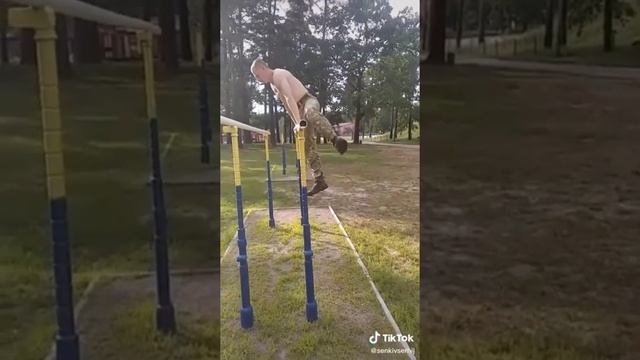 Солдаты на спортплощадке смотреть онлайн