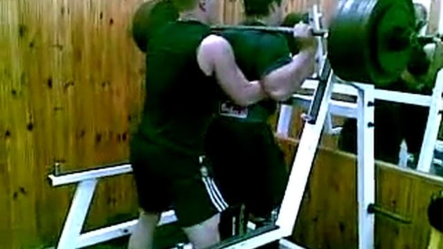 Данила приседает с весом 230 кг. смотреть онлайн