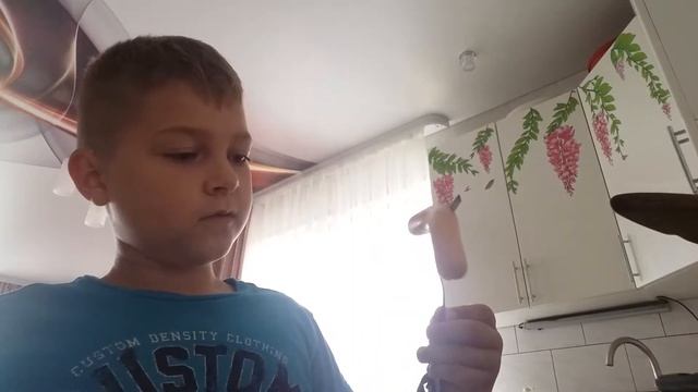 Лайфхак как пожарить сосиску на вилке смотреть онлайн