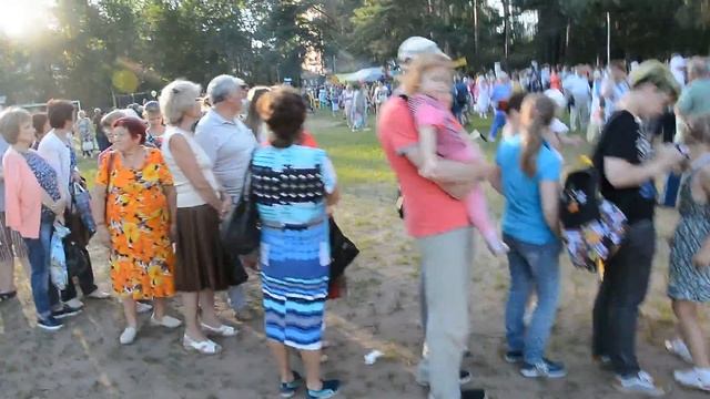 Очередь за бесплатной кашей на празднике Выль, Ижевск 2 августа смотреть онлайн