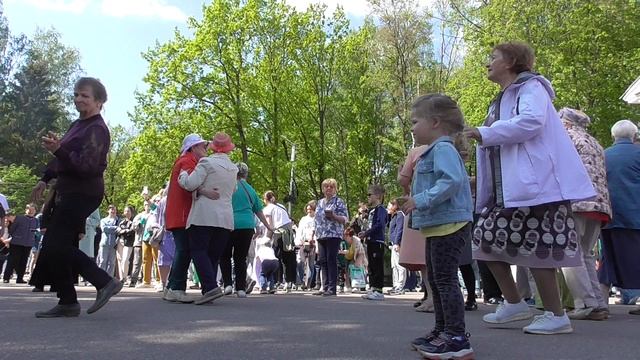Танцуют все! Духовой оркестр.