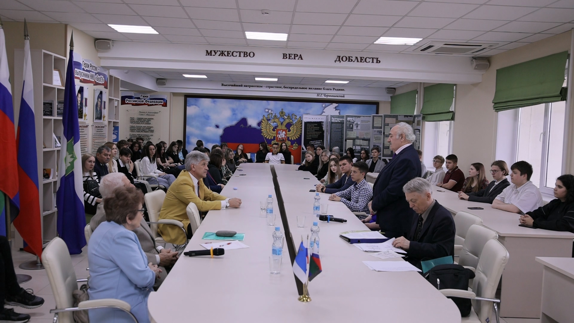 Ветераны Белгородского госуниверситета рассказали студентам о верности призванию