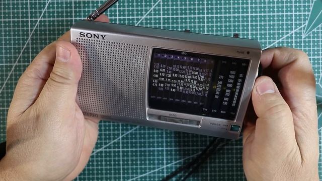 Двенадцати диапазонный стерео радиоприемник SONY ICF-SW11 смотреть онлайн