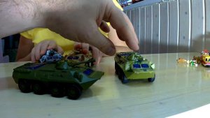Игрушечный военный БТР
