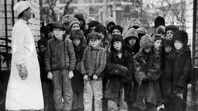 Листая страницы истории. 150 лет Российскому Красному Кресту смотреть онлайн