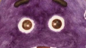 кто такой Grimace? почему же его новый коктейль Grimace Shake стал популярным?.. [серая кошка]