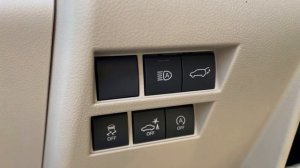 Toyota Land Cruiser 300 VX 3.3D в Дубае ОАЭ