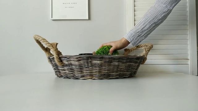 Плетёный поднос с ручками из веревки