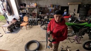 Лёгкий шиномонтаж эндуро - кросс. Станок для шиномонтажа мото колёс.