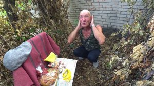 ЖИВУ В ЛЕСУ В ШАЛАШЕ ВОЛОДЯ С НАМИ