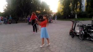 ДЕВУШКА КЛАССНО ИГРАЕТ НА СКРИПКЕ Г.ЯРОВОЕ