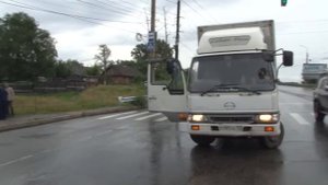сбитый грузовиком ребенок