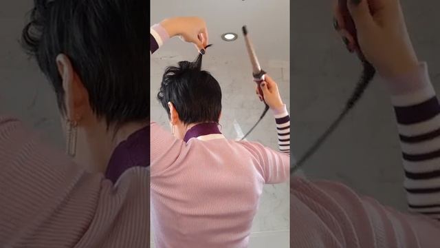 Текстурные кудри на короткой стрижке спрей-солью SKN HEAD London смотреть онлайн