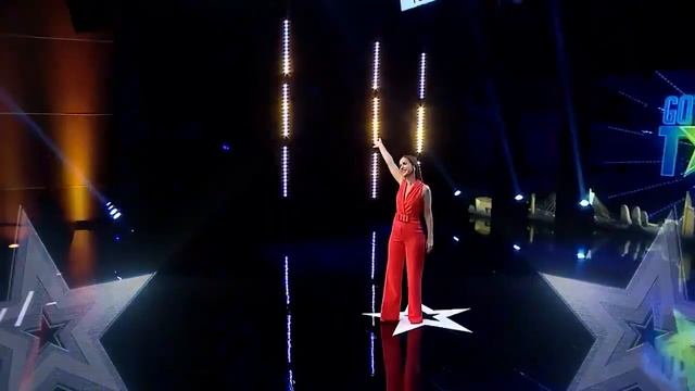 Natalia Oreiro saludando al público de Got Talent Uruguay 2 al final del Programa 10 смотреть онлайн