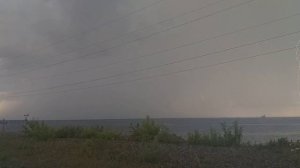 Гроза на дамбе. молния в замедленном видео. классные раскаты молнии в самом конце видео.