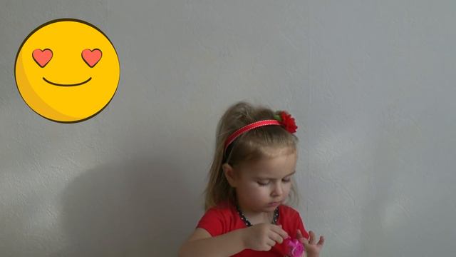 Катя делает себе макияж Makeup for little girls Детское видео смотреть онлайн
