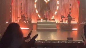 Sabrina Carpenter - skinny dipping, Live