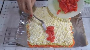 САЛАТ ЦАРСКИЙ С КРАСНОЙ РЫБОЙ И ИКРОЙ.