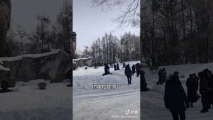 В деревне Хутоу на льду Уссури изобразили флаг КНР