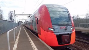 Электропоезд Ласточка эс2г-123 Сообщением Тосно Санкт-Петербург Отправляется с платформы Поповка