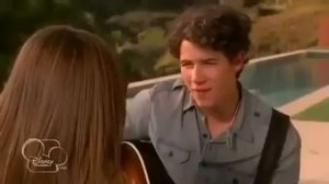 Ник поёт Мейси))))Jonas Brothers!!!!!!!!!!!джонас!