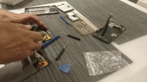 Замена батареи и замен дисплея с Touch screen на телефоне One Plus 3 T