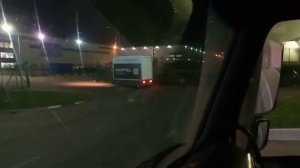 Грузовик беспилотный едет без водителя на автопилоте Дальнобойщики и водители останутся без работы.