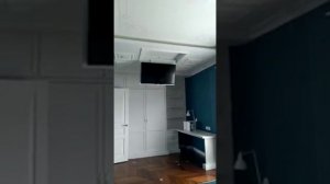 моторизованный потолочный кронштейн для телевизора