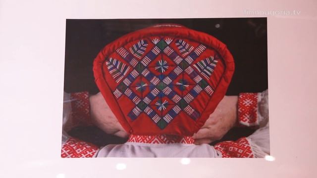 Видеоэкскурсия по фотовыставке коми-пермяцких женских головных уборов "Баба юр"