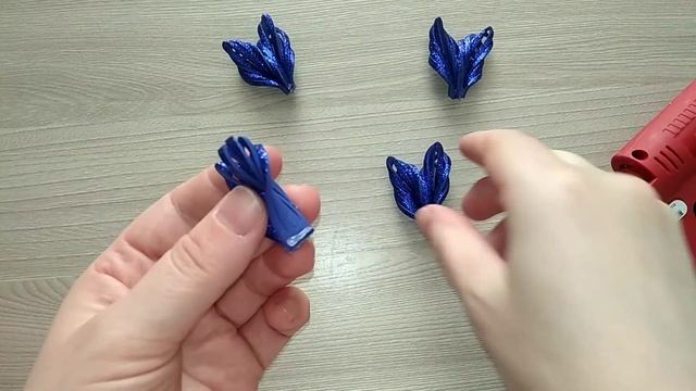 Снежинки из фоамирана за 5 минут!!! Новогодние поделки из фоамирана. Игрушки на елку своими руками.