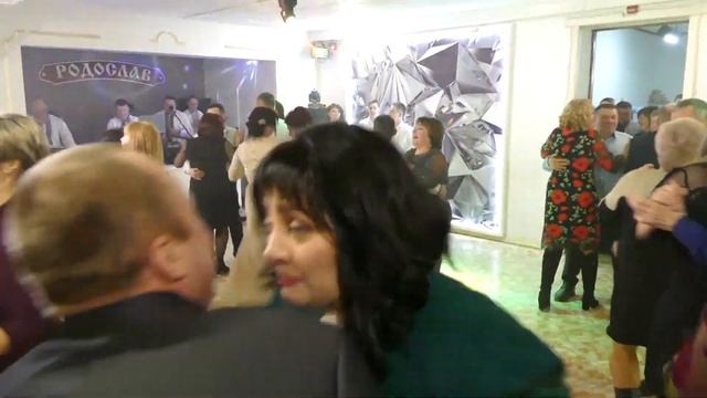 А НА НАШІЙ ВУЛИЦІ ХЛОПЦІ ЗАЖУРИЛИСЯ || ВЕСІЛЬНА ПОЛЬКА || ГУРТ ДРУЗІ || 0985130774 смотреть онлайн