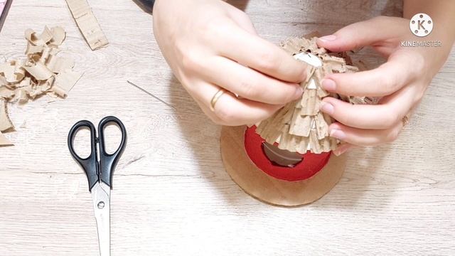 Новогодний домик из бутылки и картона.mp4 смотреть онлайн