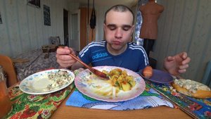 МУКБАНГ АСМР КАРТОШКА / САРДЕЛЬКИ / ЯИЧНИЦА / ПИЦЦА / ЧЕБУРЕК / САЛАТ / EATING ASMR Mukbang #487
