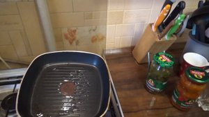 Мужики Жарят Курочку