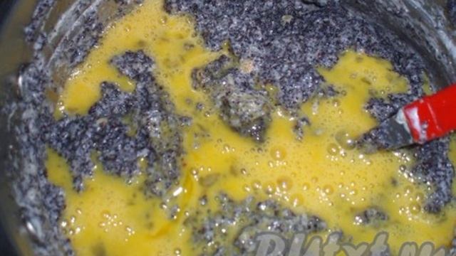 Песочный пирог с маком и вишней