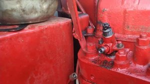випресовуемо прикипівші форсунки на ЮМЗ Боліварчик