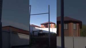показываю как висеть на турнике верх ногами