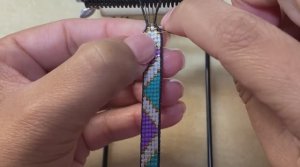 браслет из бисера на станке