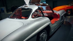 Германия, музей Мерседес - Бенц. Все модели от первой до самой передовой.