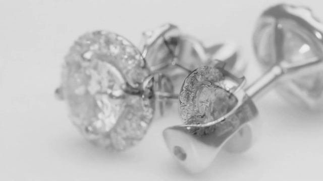 Серьги-пуссеты из белого золота с бриллиантами 1,1 карат (сертификат МГУ)